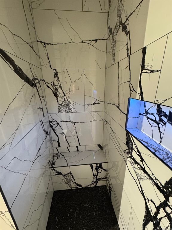 Large porcelain tile setting by Kyle the Tile Guy